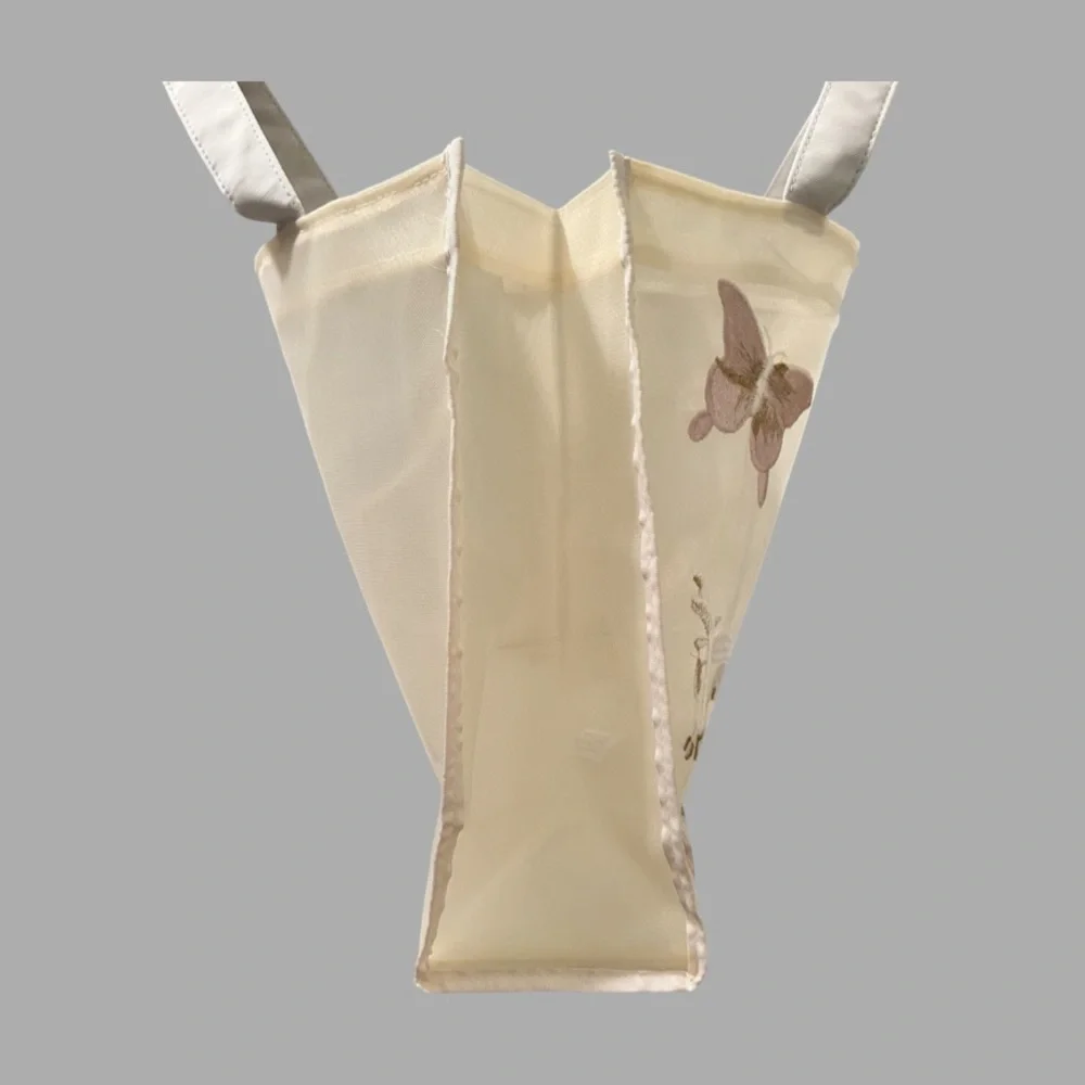 Stylish Dior Beauty GWP tote.
Cream Lace tote with embroidered buttertly - Picture 9 of 14
